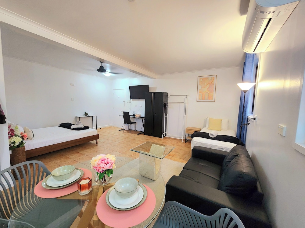 Granny Flat with Kitchen & Laundry Facilities photo 3