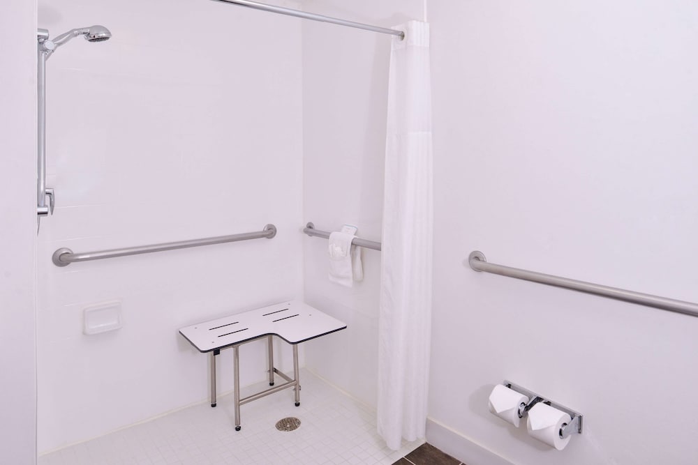 Room, Accessible, Non Smoking - Photo 11