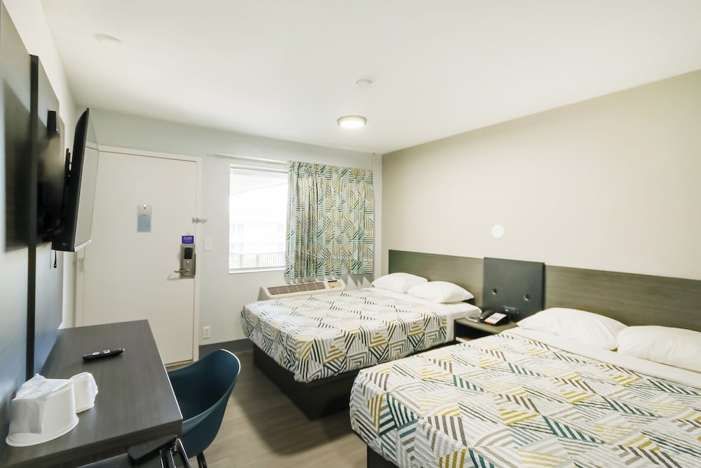 Room, 2 Double Beds, Smoking photo 1