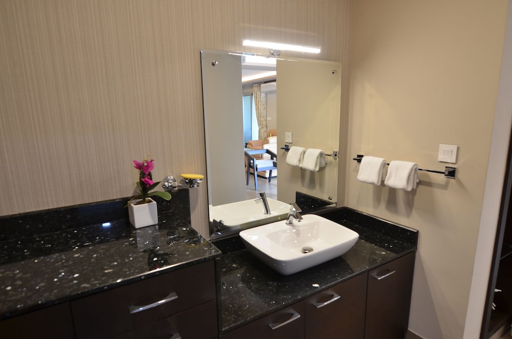 Executive Twin Room, 2 Bedrooms, Accessible, City View photo 3