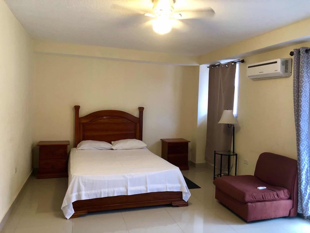 Deluxe Single Room, 1 Queen Bed, Non Smoking, City View photo 1