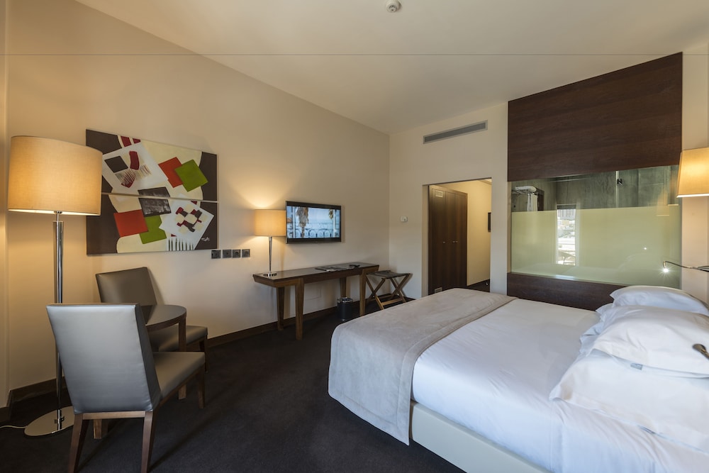Double or Twin Room, River View - Photo 5