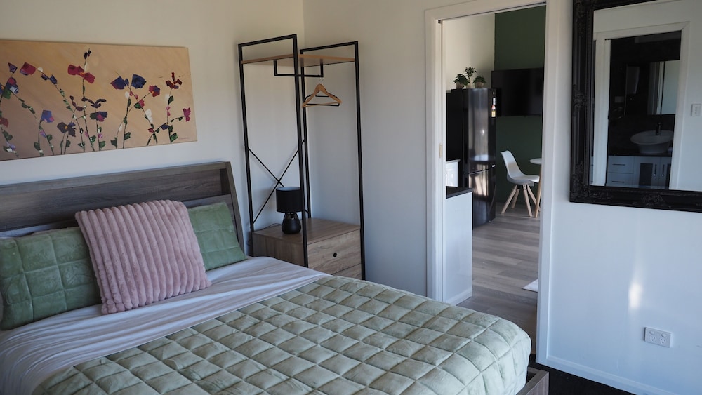 Sunrise Chalet, 1 QBed, Granite Bthrm, Full Kitchen, Vineyard View photo 2