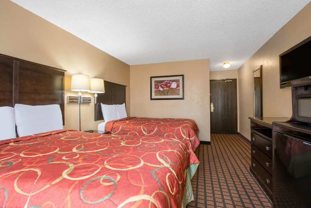 Standard Room, 2 Queen Beds - Photo 1