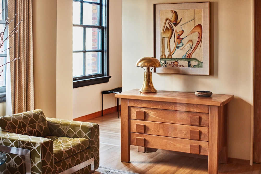 Suite, 2 Bedrooms (Basketball)