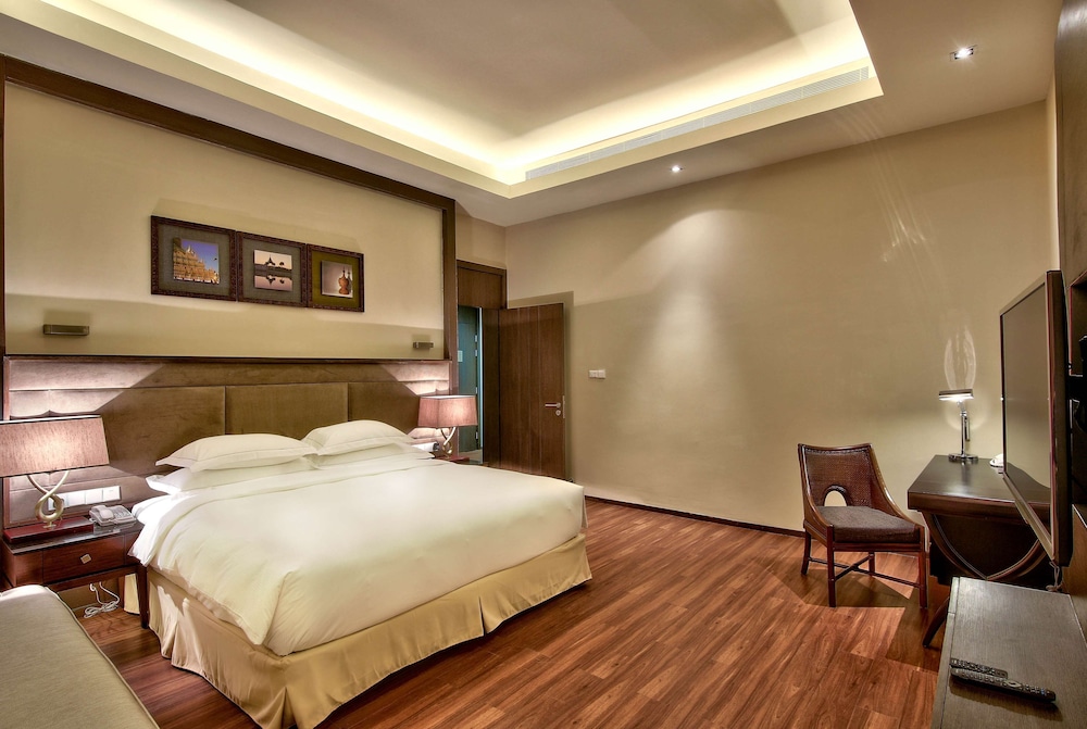 Superior Suite, 1 King Bed (King) photo 2