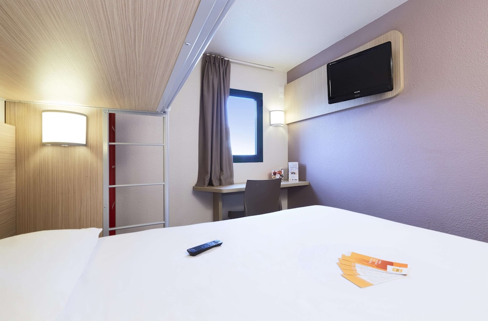 Standard Room, 1 Double Bed - Photo 12