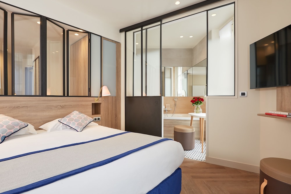 Deluxe Triple Room photo 2