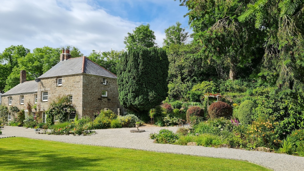 Deluxe Cottage, Ensuite, Garden View (The Hideaway)