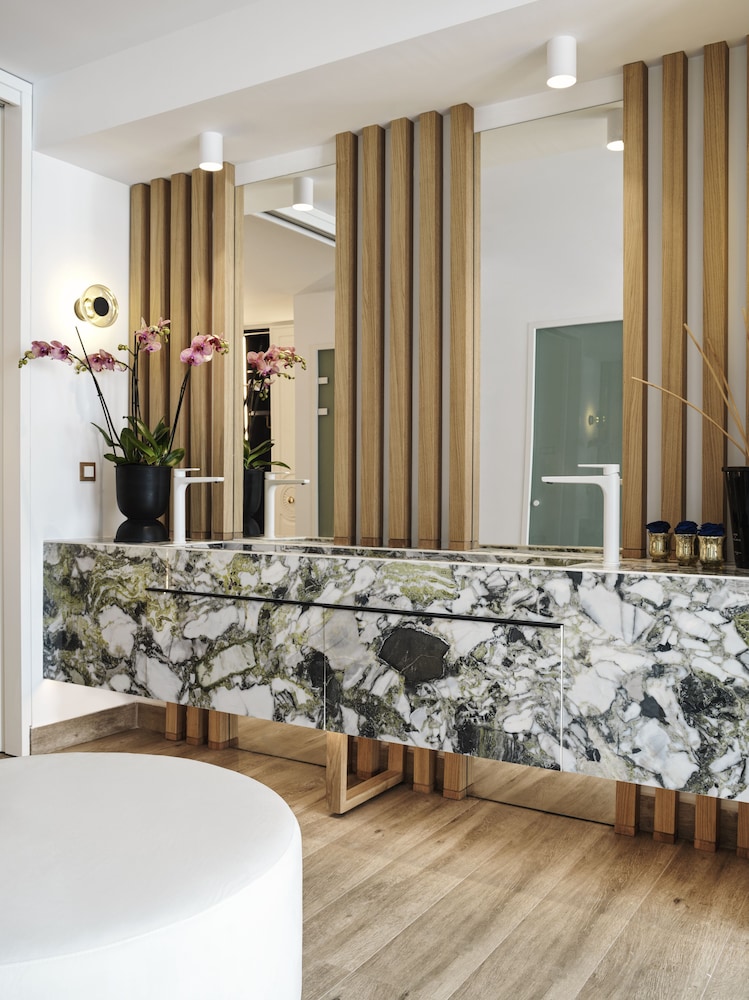 King Suite with Sea View and Heated Plunge Pool - Photo 13