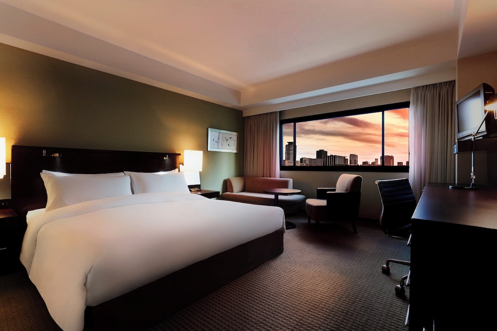 Room, 1 King Bed, Smoking, Business Lounge Access photo 2