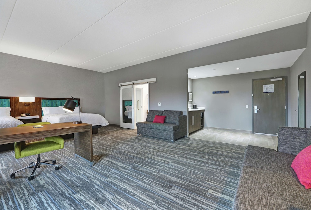 Studio, 2 Queen Beds, Refrigerator & Microwave (Wet bar) photo 1