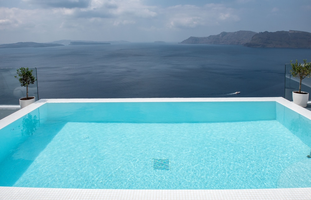 Deluxe Villa with Outdoor Private Heated Pool and Caldera View - Photo 2