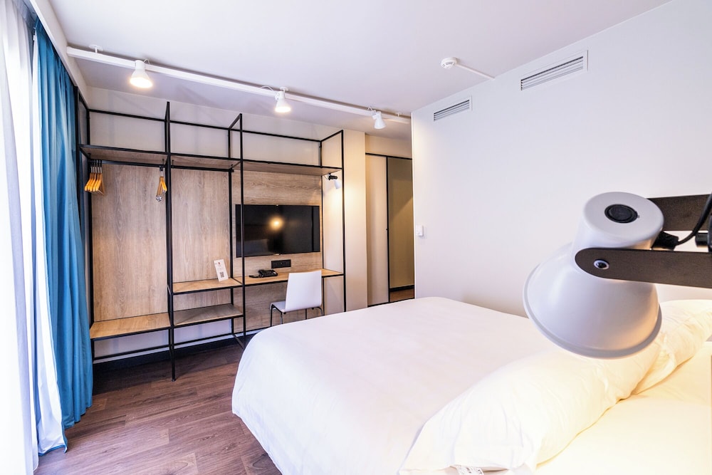 Standard Room, 1 Double Bed - Photo 12