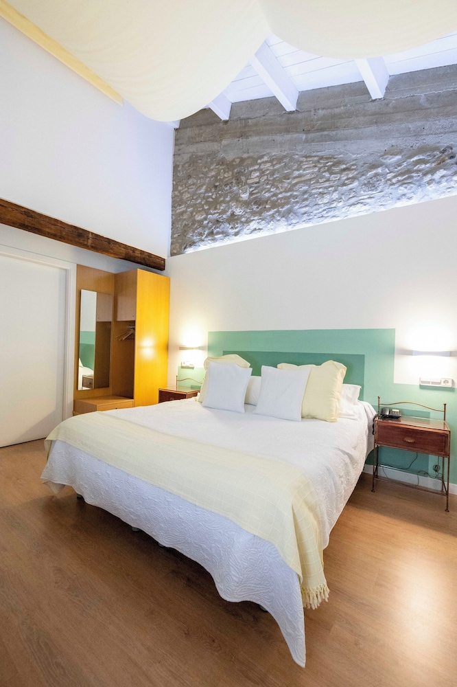 Standard Double or Twin Room - Photo 1