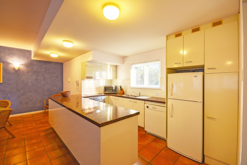 Ground Floor Three Bedroom Apartment photo 2