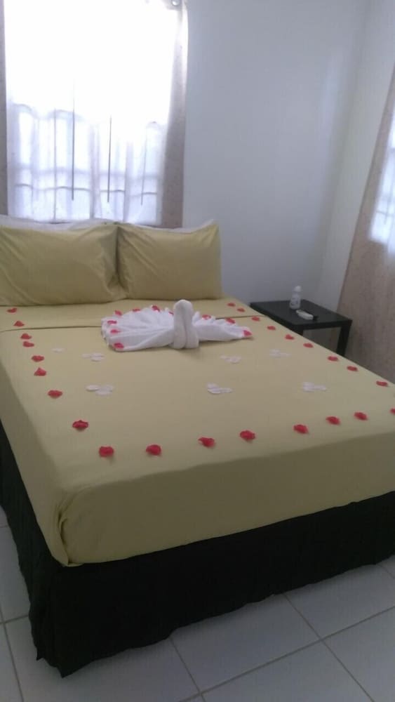 Apartment, 1 Queen Bed, Non Smoking, Garden View photo 3