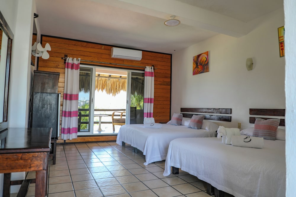 Standard room with sea view, 2 king beds