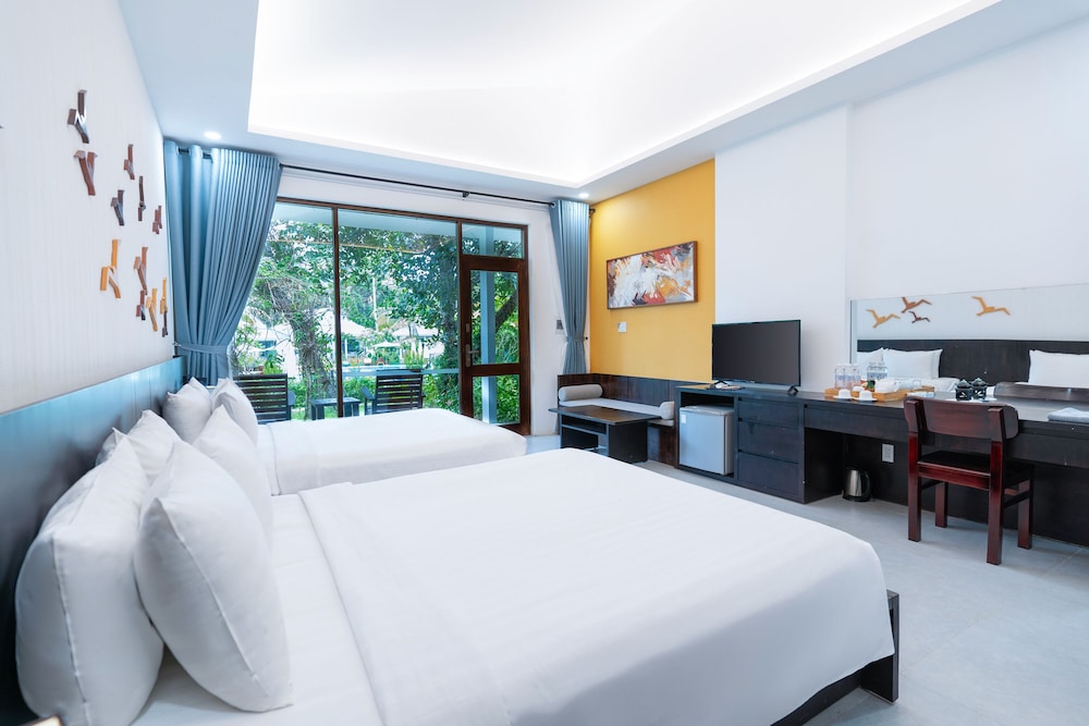 Family Bungalow, 2 Double Beds, Pool View - Photo 1