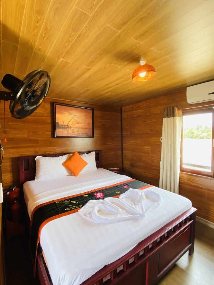 Deluxe Cabin photo 1