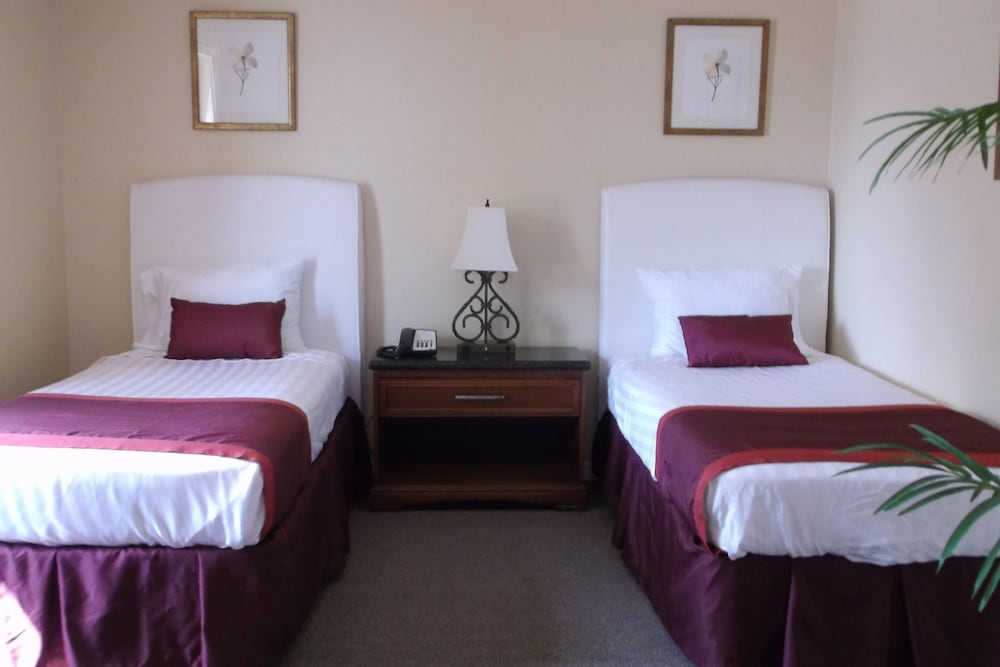 Room, Multiple Beds, Non Smoking (Efficiency) - Photo 2