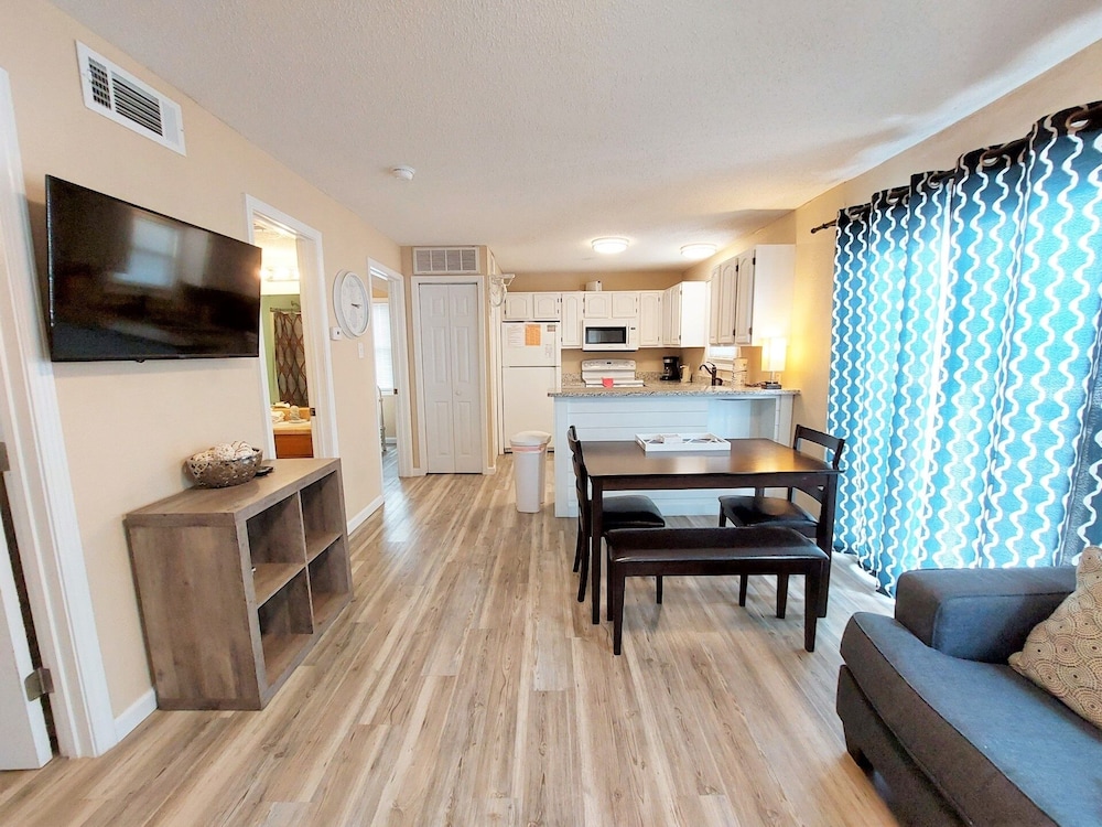 Condo, 2 Bedrooms