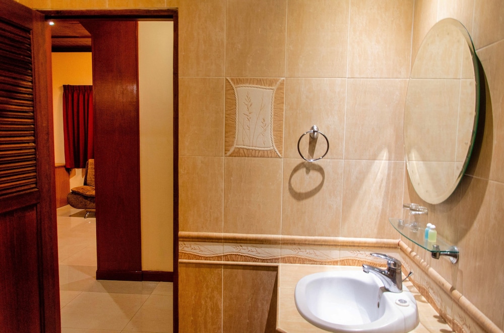Deluxe Quadruple Room - Photo 2