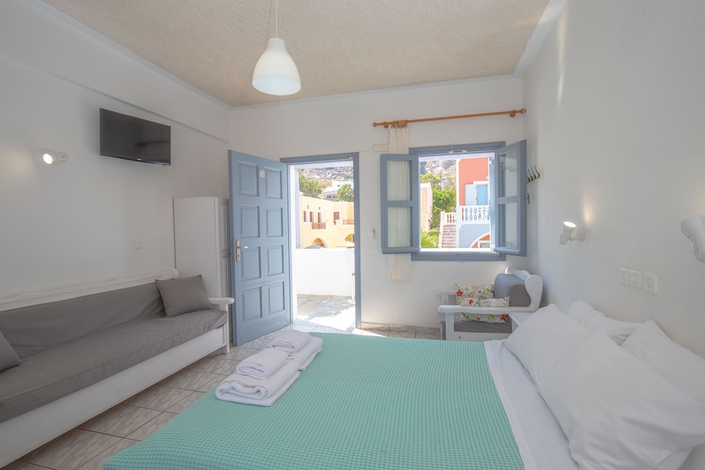 Studio, 1 Double Bed, Pool View - Photo 5