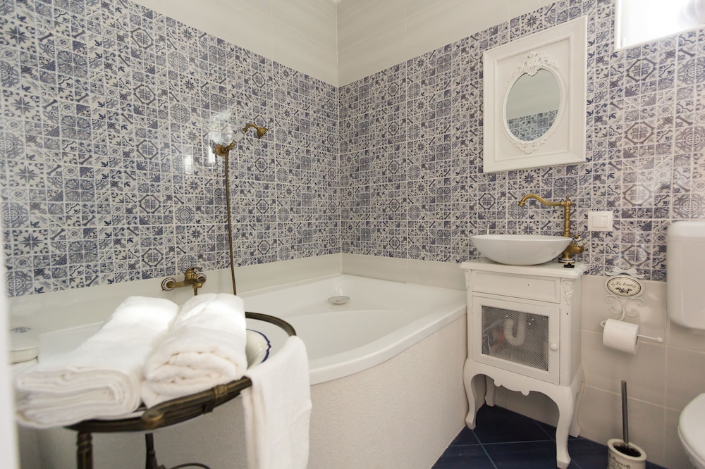 Deluxe Double or Twin Room photo 3