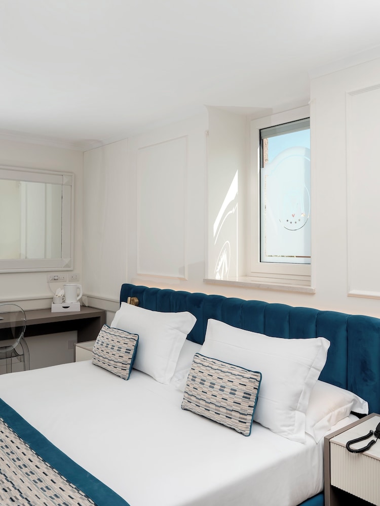 Duplex, Partial Sea View