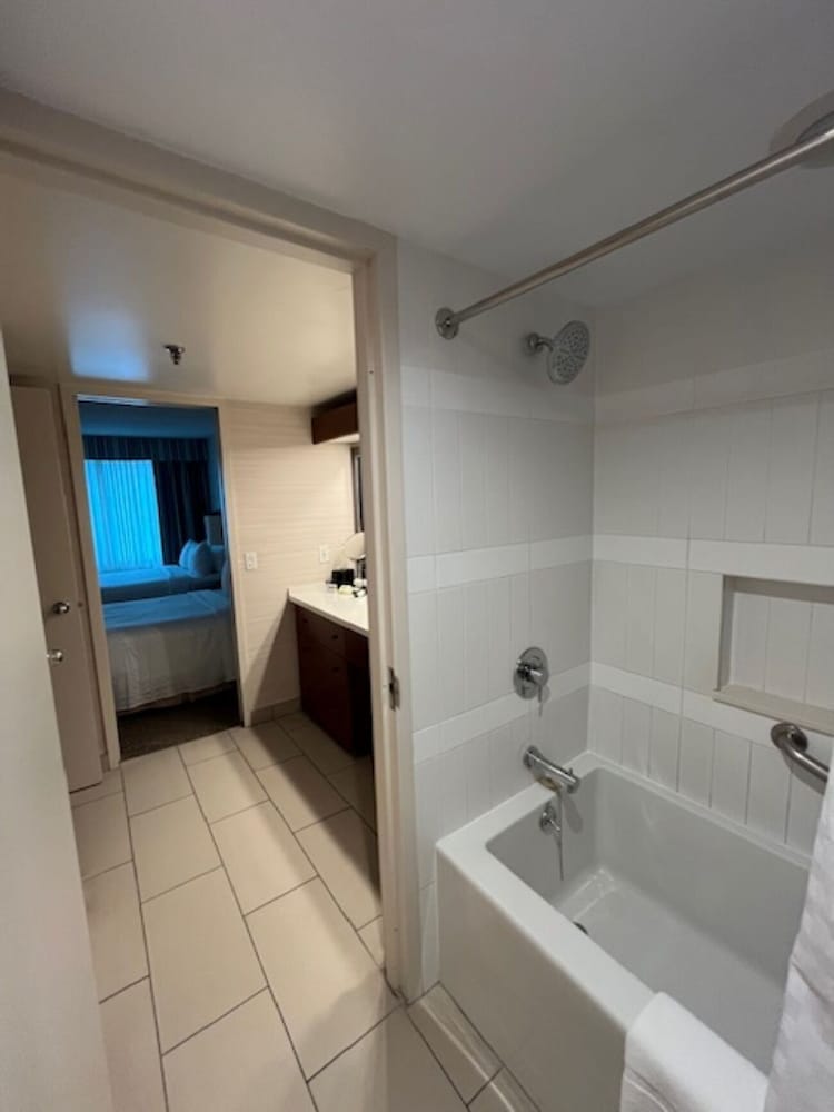 Deluxe Suite, Multiple Beds - Photo 14