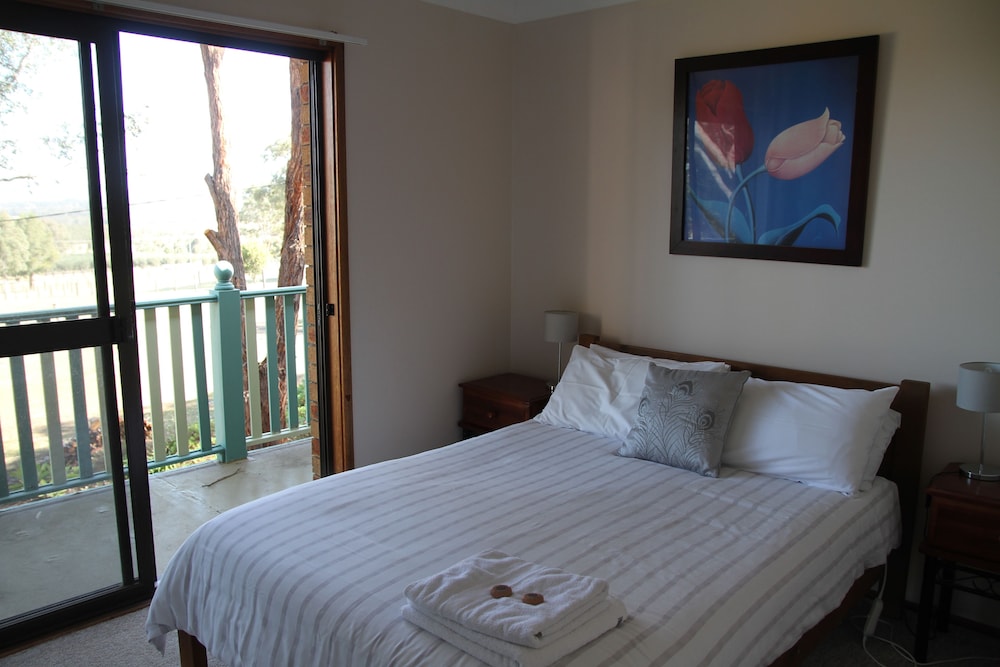 Comfort House, 5 Bedrooms, Vineyard View photo 2