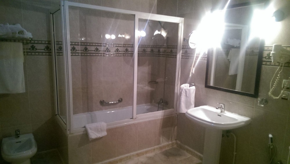 Double Room - Photo 4