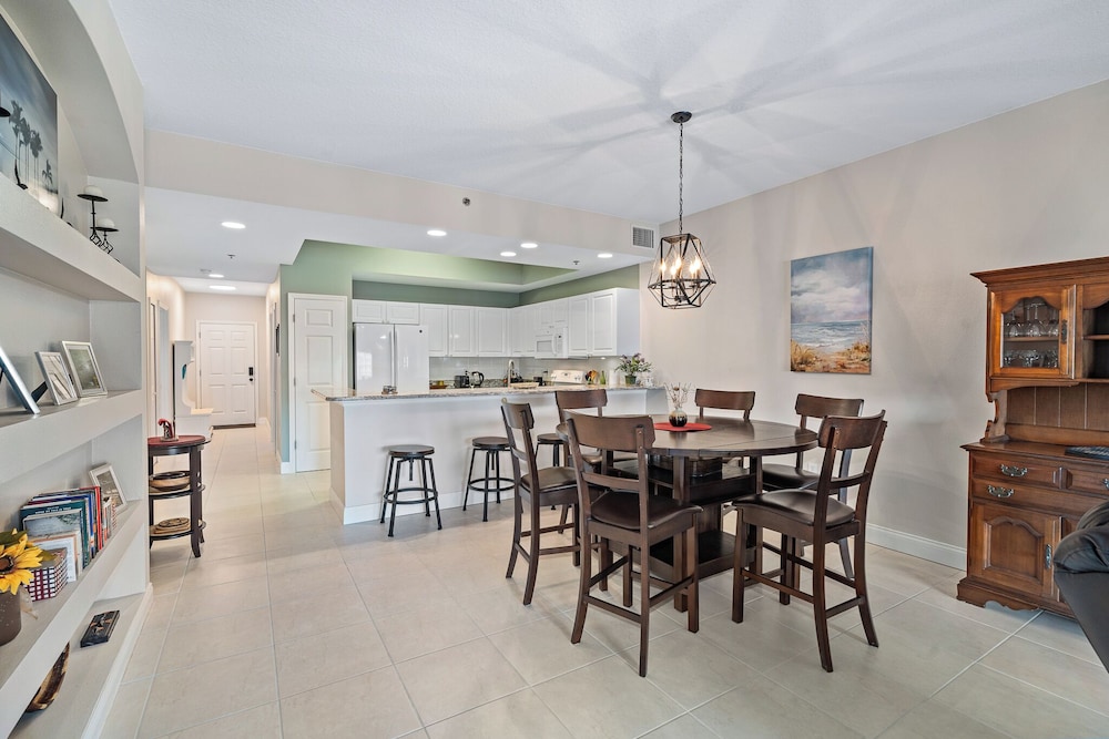 Sunny 3BR Condo Steps to Beach Pool NSB FL, 사진 4