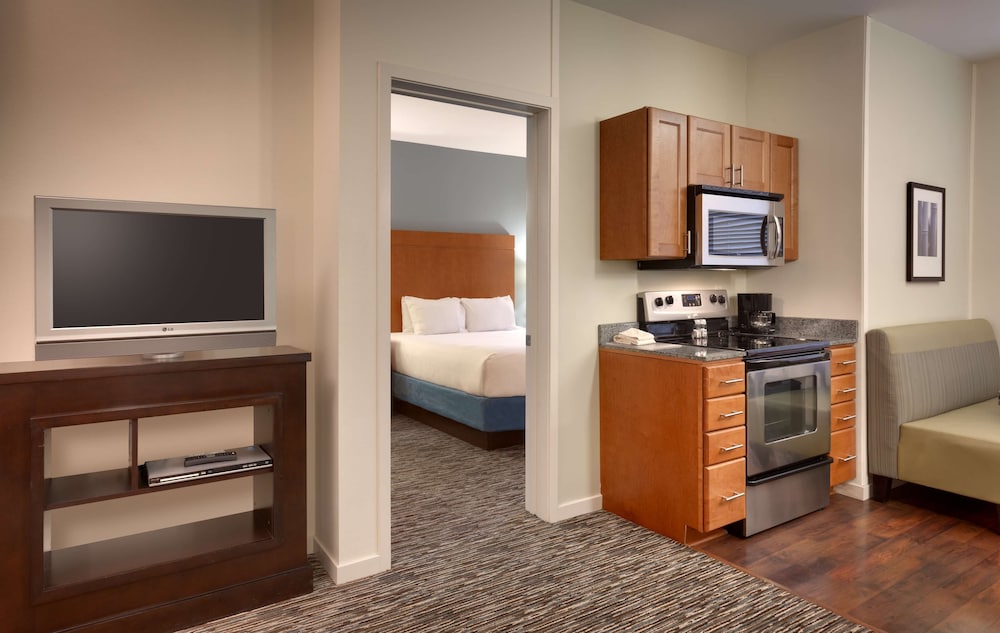 Room, 2 Bedrooms, Mobility Accessible - Photo 2