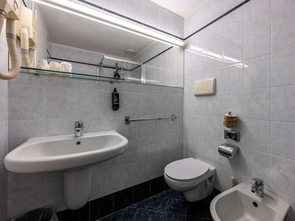 Standard Triple Room - Photo 7