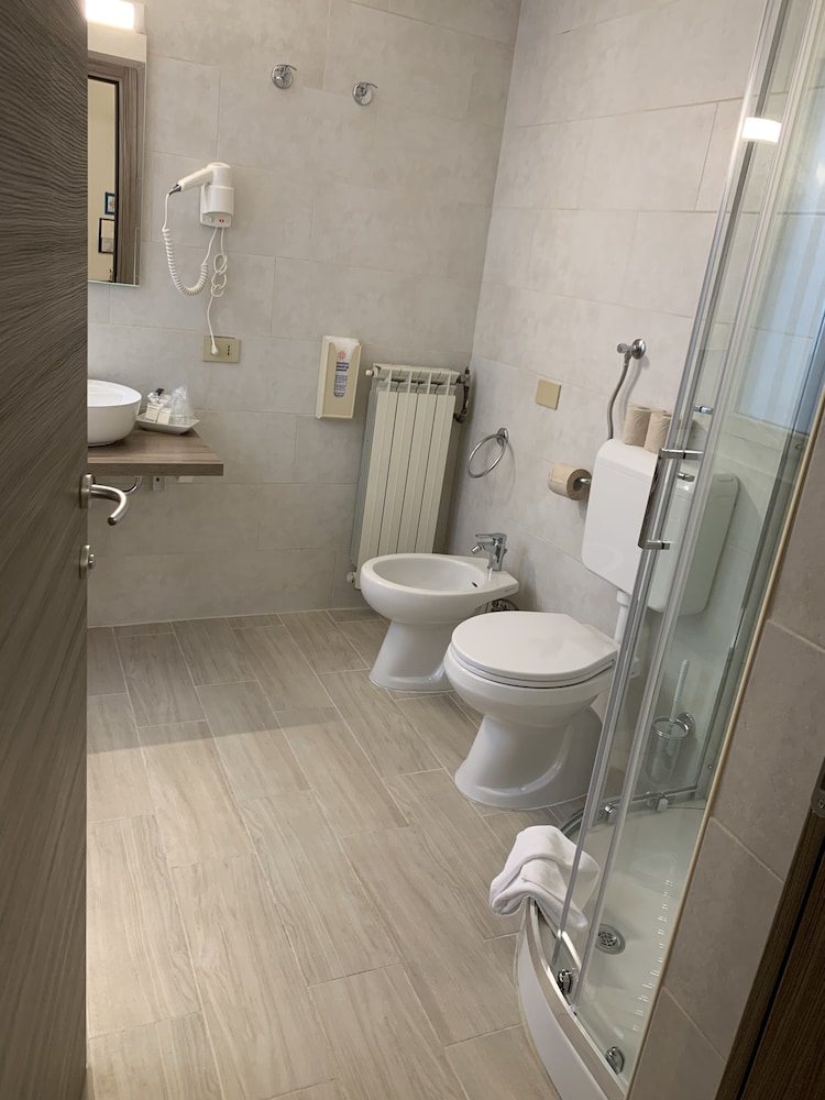 Premium Double or Twin Room - Photo 28