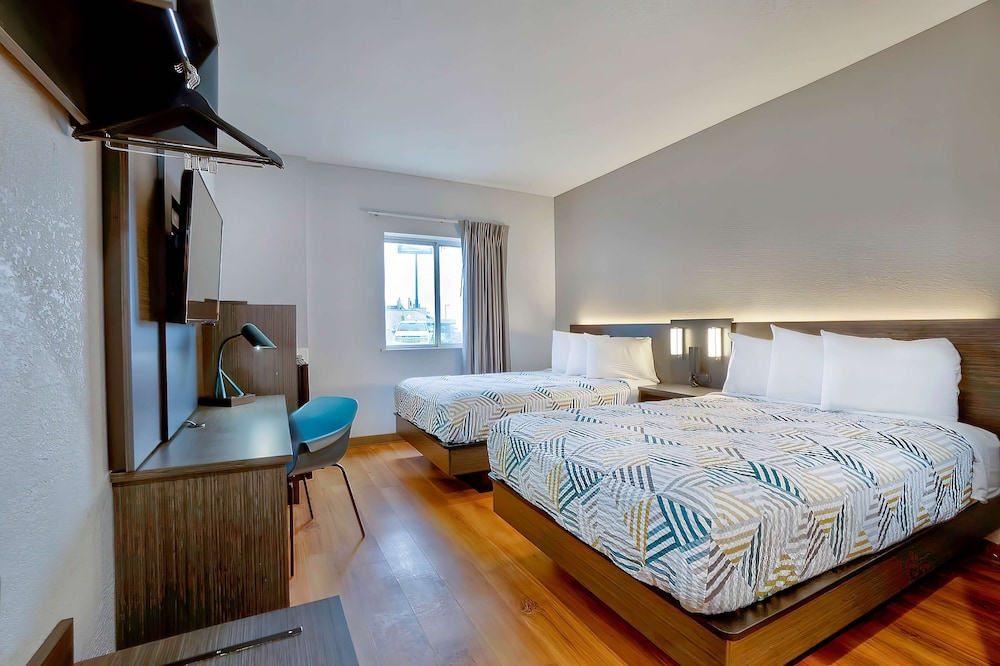 Standard Room, 2 Double Beds, Non Smoking photo 2