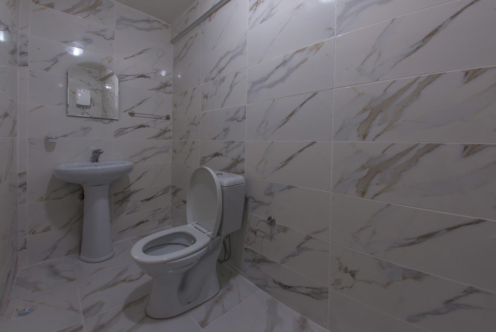 Standard Room, 1 King Bed, Private Bathroom, City View photo 2