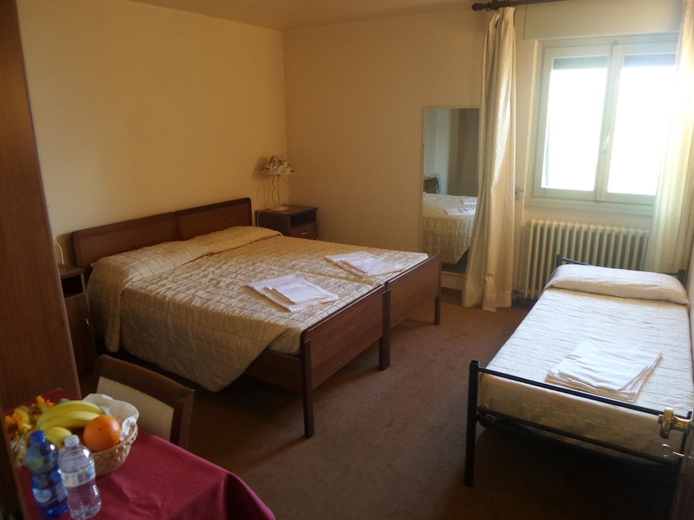 Standard Double or Twin Room, Balcony, Lakeside photo 1