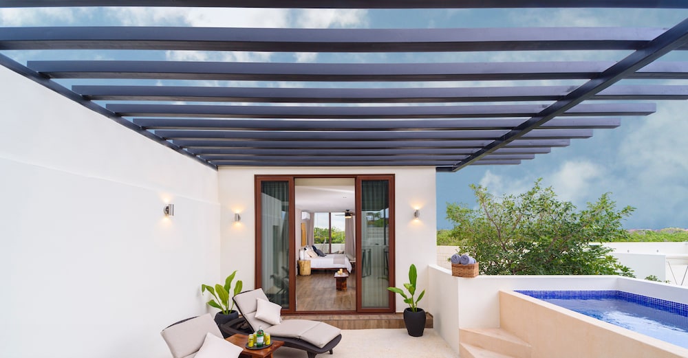 Penthouse, 1 King Bed, Private Pool - Photo 11