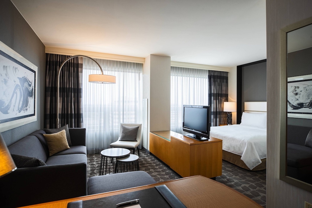 Club Suite, 1 Bedroom - Photo 3