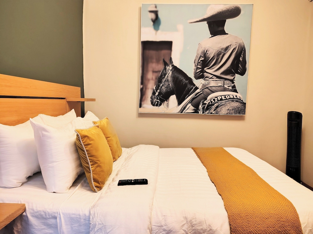 Standard Room, 1 Double Bed, Private Bathroom - Photo 1