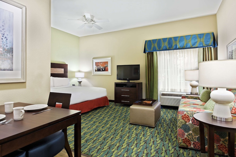 Suite, 2 Queen Beds, Accessible, Bathtub