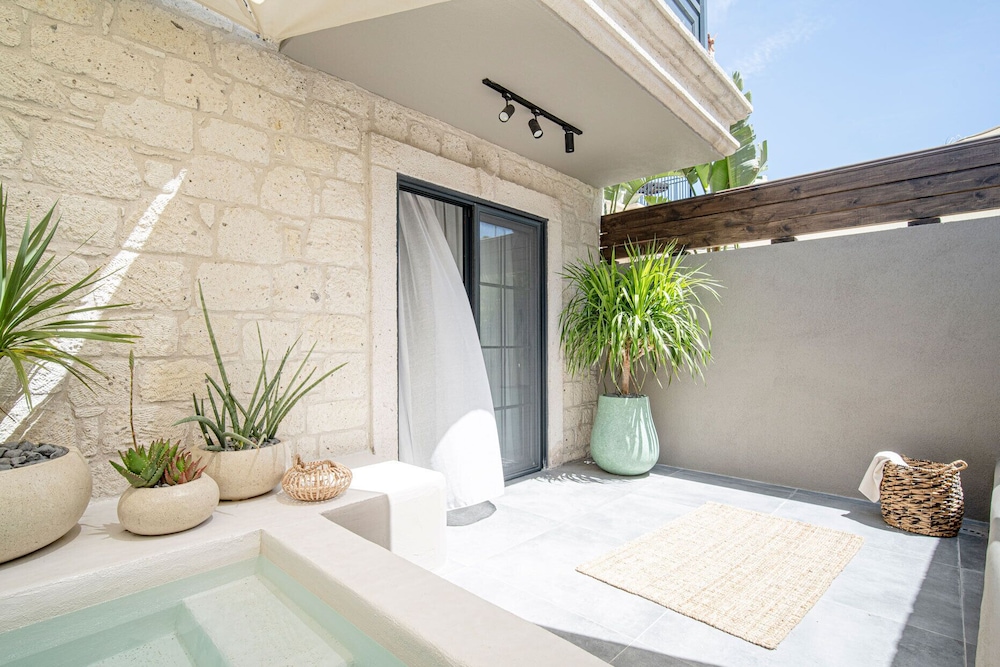 Studio Suite, Private Pool, Pool View