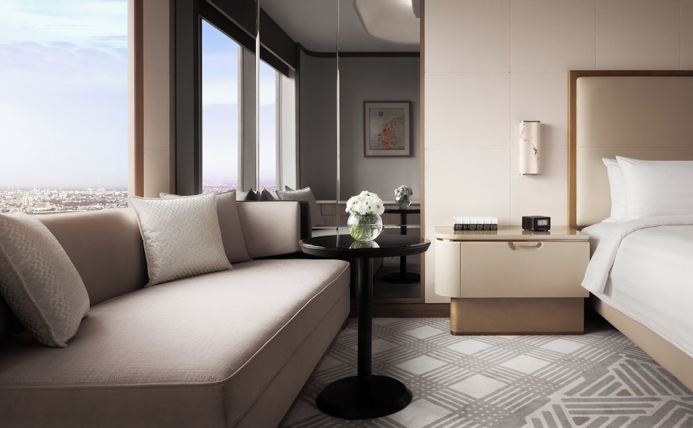 Deluxe Room, 1 King Bed, River View - Photo 2