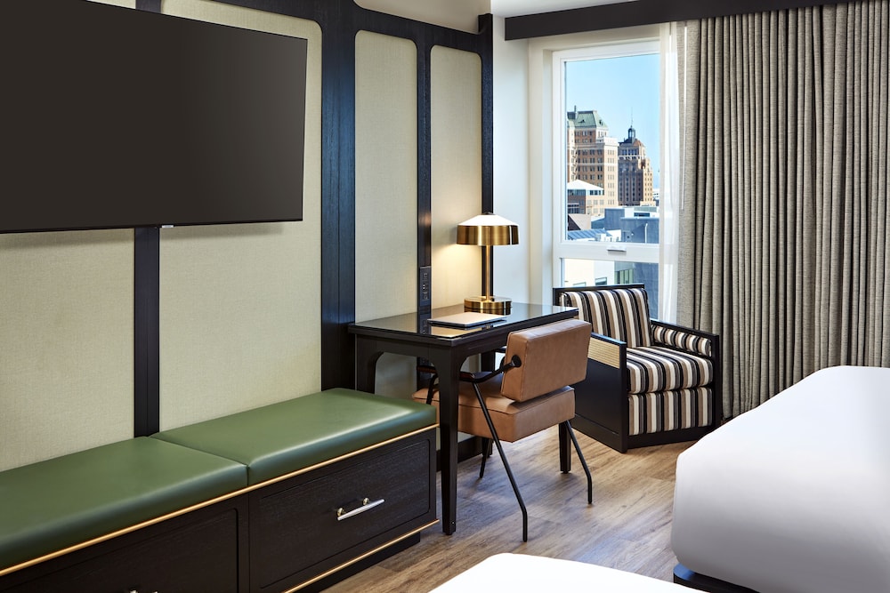 City Room, 2 Queen Beds (Capitol Dome View) - Photo 5