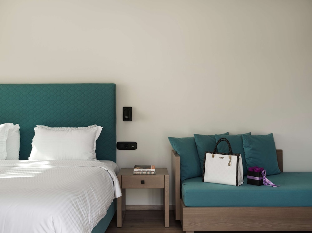 Deluxe Room, 1 Bedroom, Balcony - Photo 12