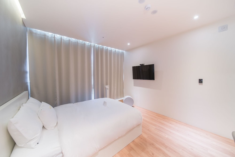 Standard Double Room - Photo 8