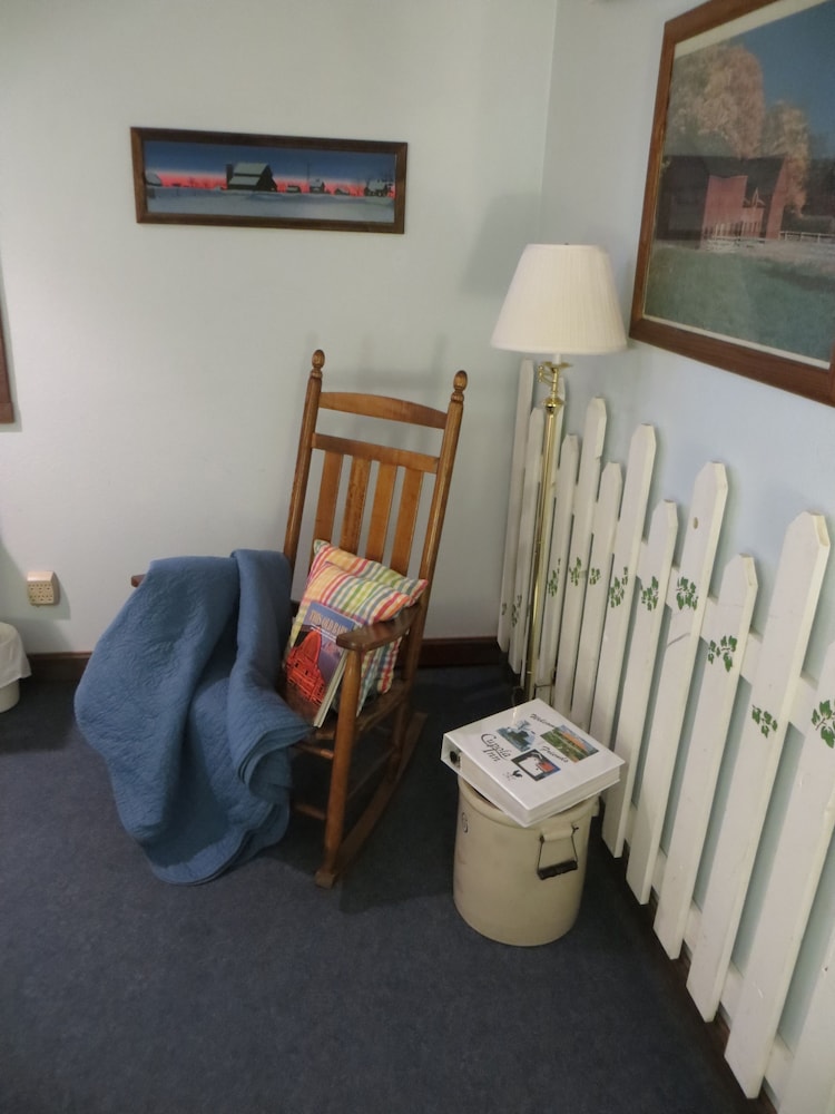 Standard Room, 1 Queen Bed (Parlor) photo 3